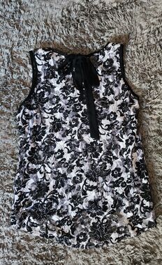 Floral Lace Tie-Back Camisole in Black and White